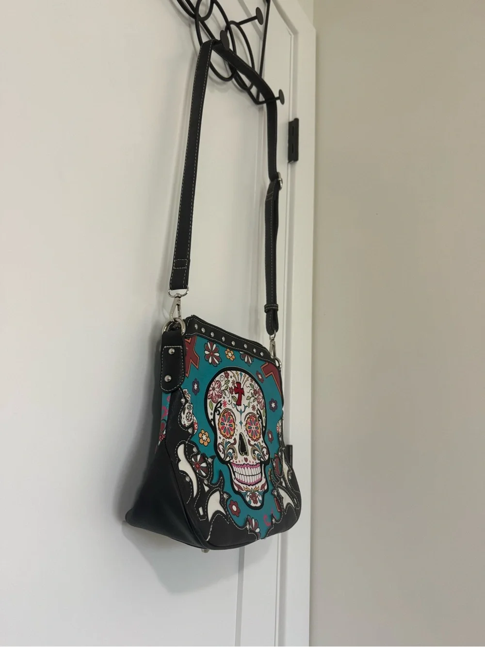 Sugar Skull turquoise cross body purse, lots of hidden Storage room and pockets